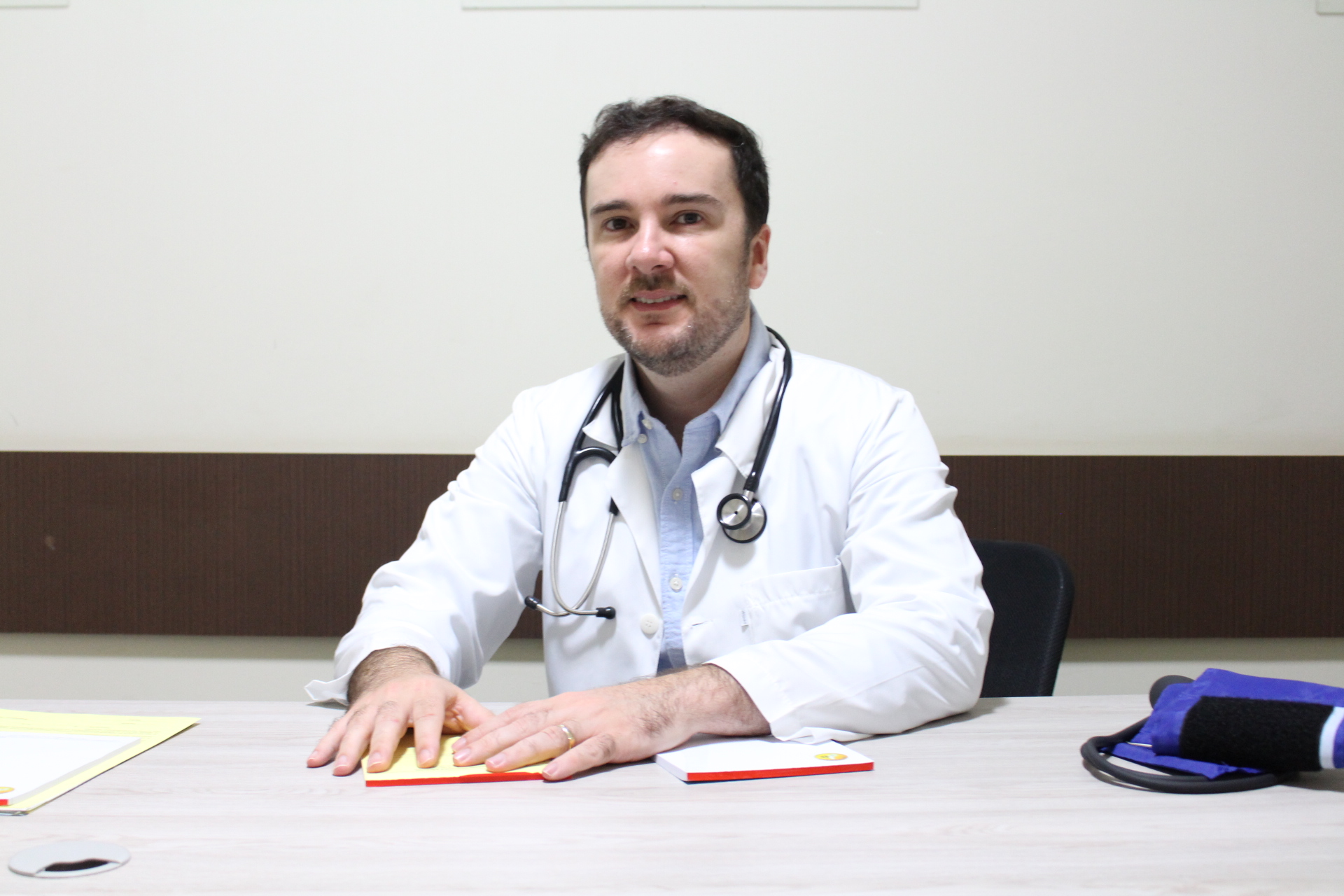 DR. TIAGO SANTIAGO